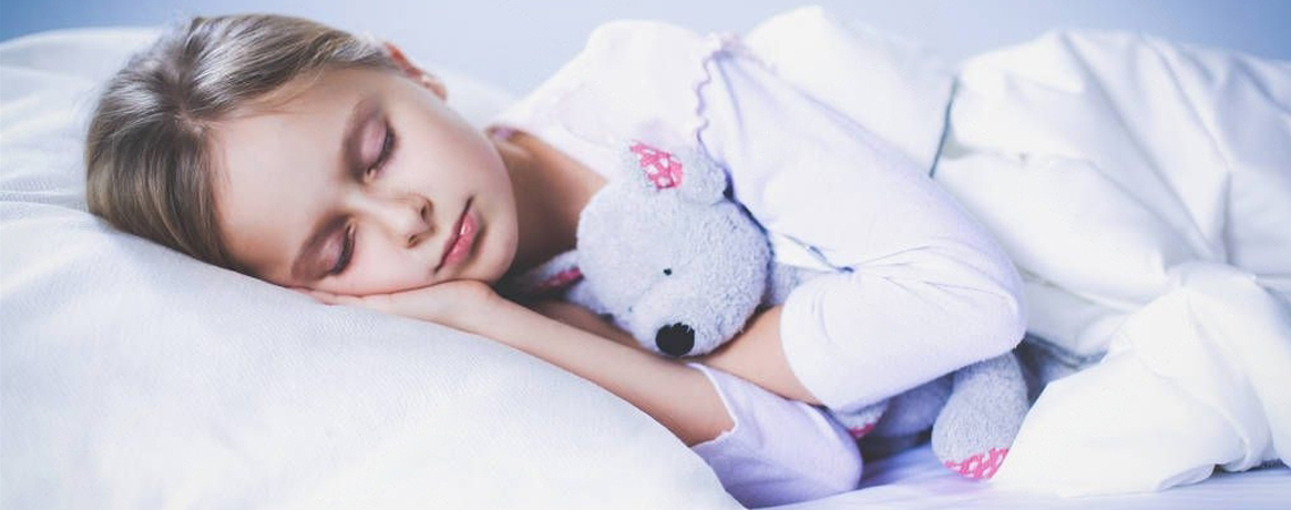 Что делать, если ребенок сильно потеет во сне?
